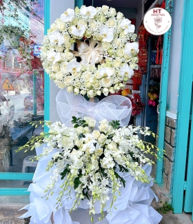 VÒNG HOA KÍNH VIẾNG