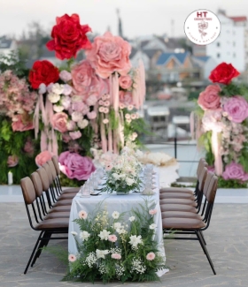 TIỆC SINH NHẬT HOA TƯƠI , KẾT HỢP HOA KHỔNG LỒ