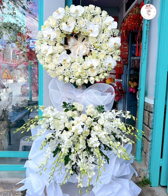 VÒNG HOA KÍNH VIẾNG